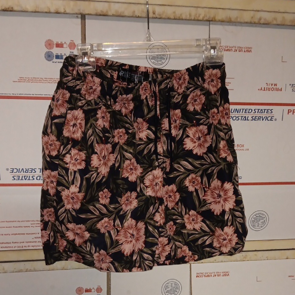 Refinery Republuc Size L Floral Print Swim Trunks (SKU 555)